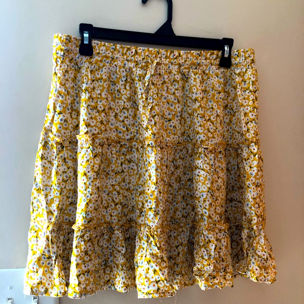 NWT Yellow Flower Skirt Size XL /L Amazon